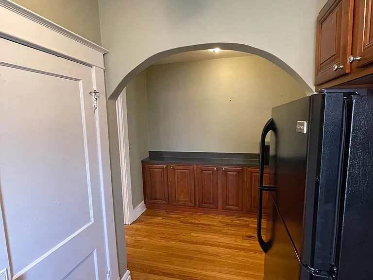 Kitchen + breakfast bar
