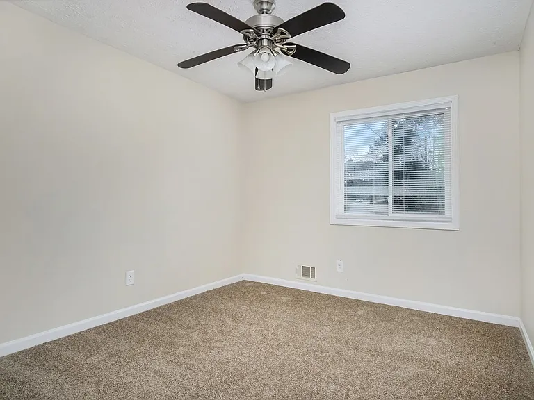 1874 Vauxhall Dr — Photo 12