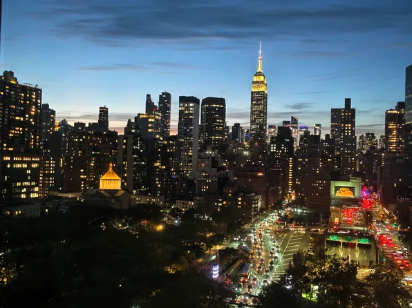 330 East 38th Street image 11 of 23