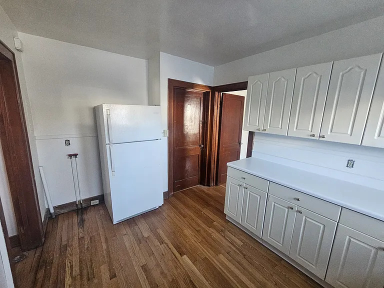 825 Union St #4 — Photo 6