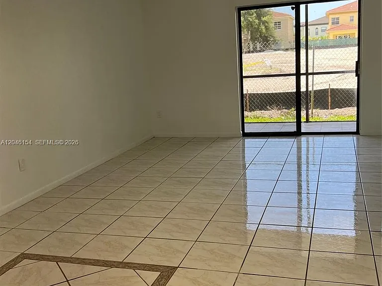 852 NE 209th St #104-38 — Photo 3
