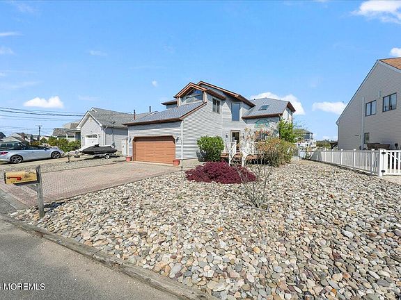 3rd image of 945 Mallard Drive