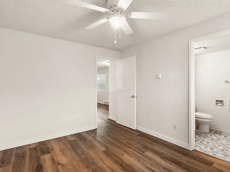 1 Bed 1 Bath Deluxe - 475 Sq Ft 1 Bed 1 Bath Deluxe - 475 Sq Ft