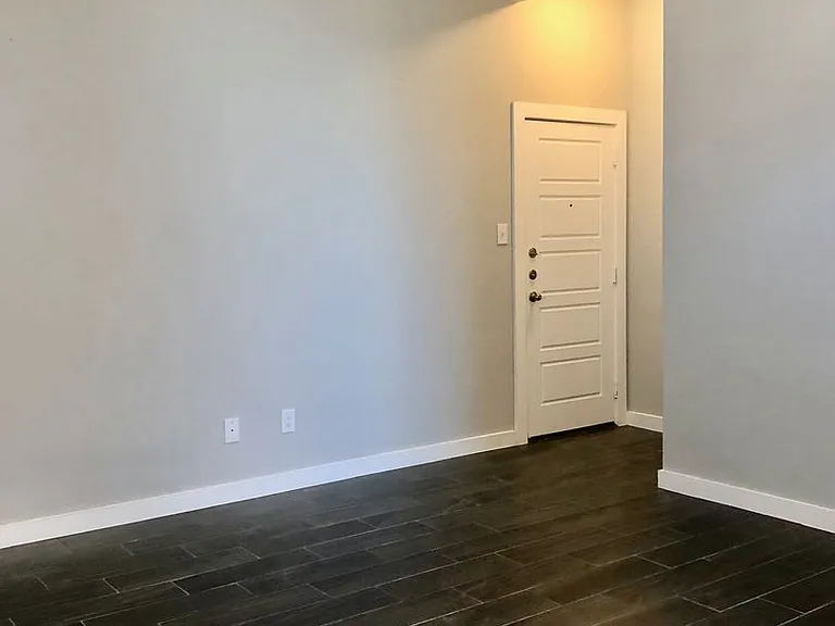 925 Chaparral Trl — Photo 5