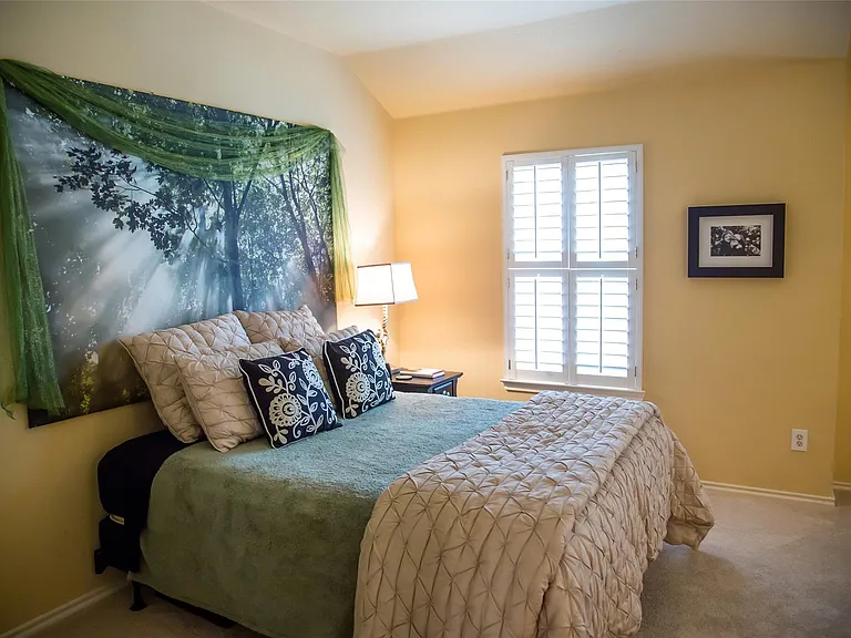 31 N Walden Elms Cir — Photo 16