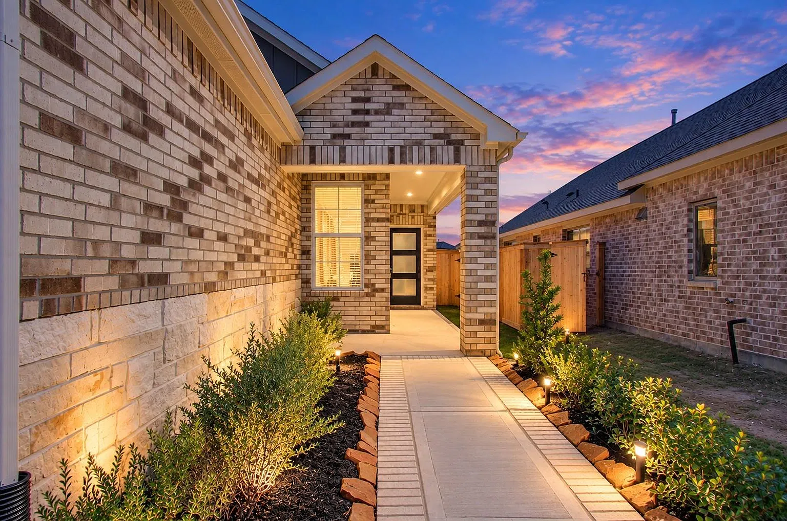 4 bed, 2.0 bath, 1582 sqft, $2,499 — Photo 3