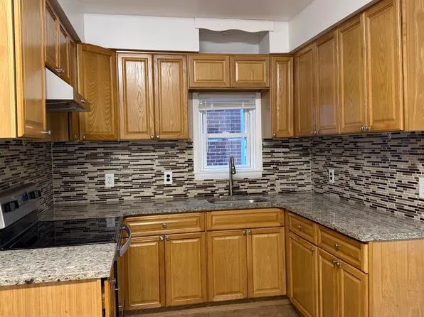 5815 N Front St, Philadelphia, PA 19120