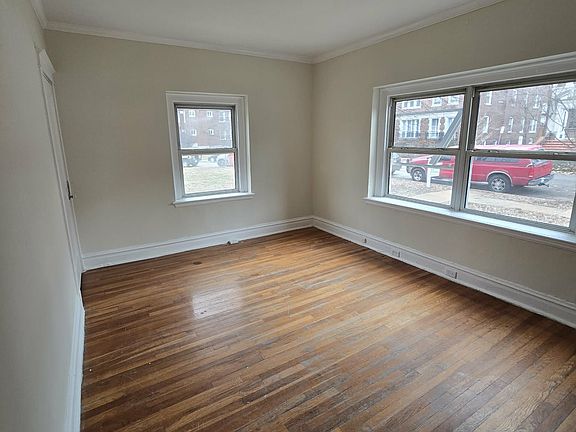 2nd image of 6300 N Rosebury Ave APT 3S