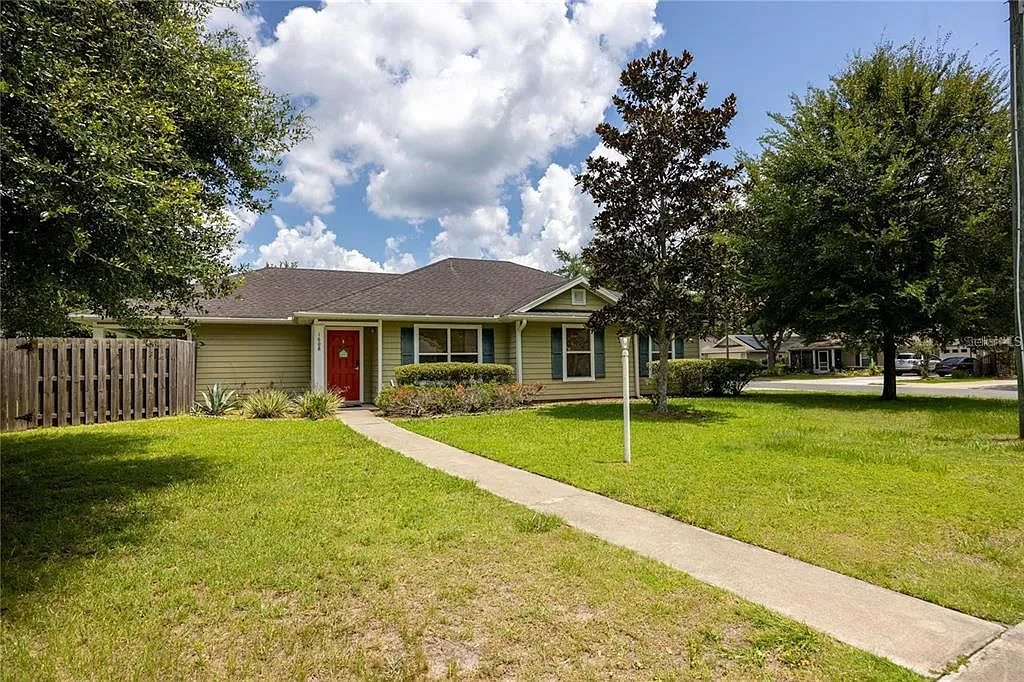 3 bed, 2.0 bath, 1261 sqft, $2,250 — Photo 1
