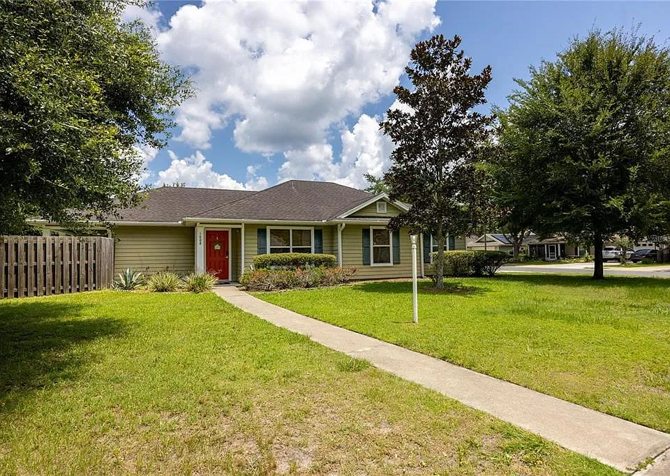 1608 NE 45th Pl