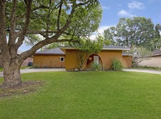 209 Dover Ln, Friendswood, TX 77546