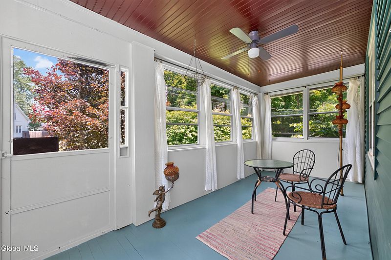 4th image of 30 Griswold Avenue