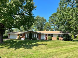 10225 Dovercrest Dr, Saint Louis, MO 63128