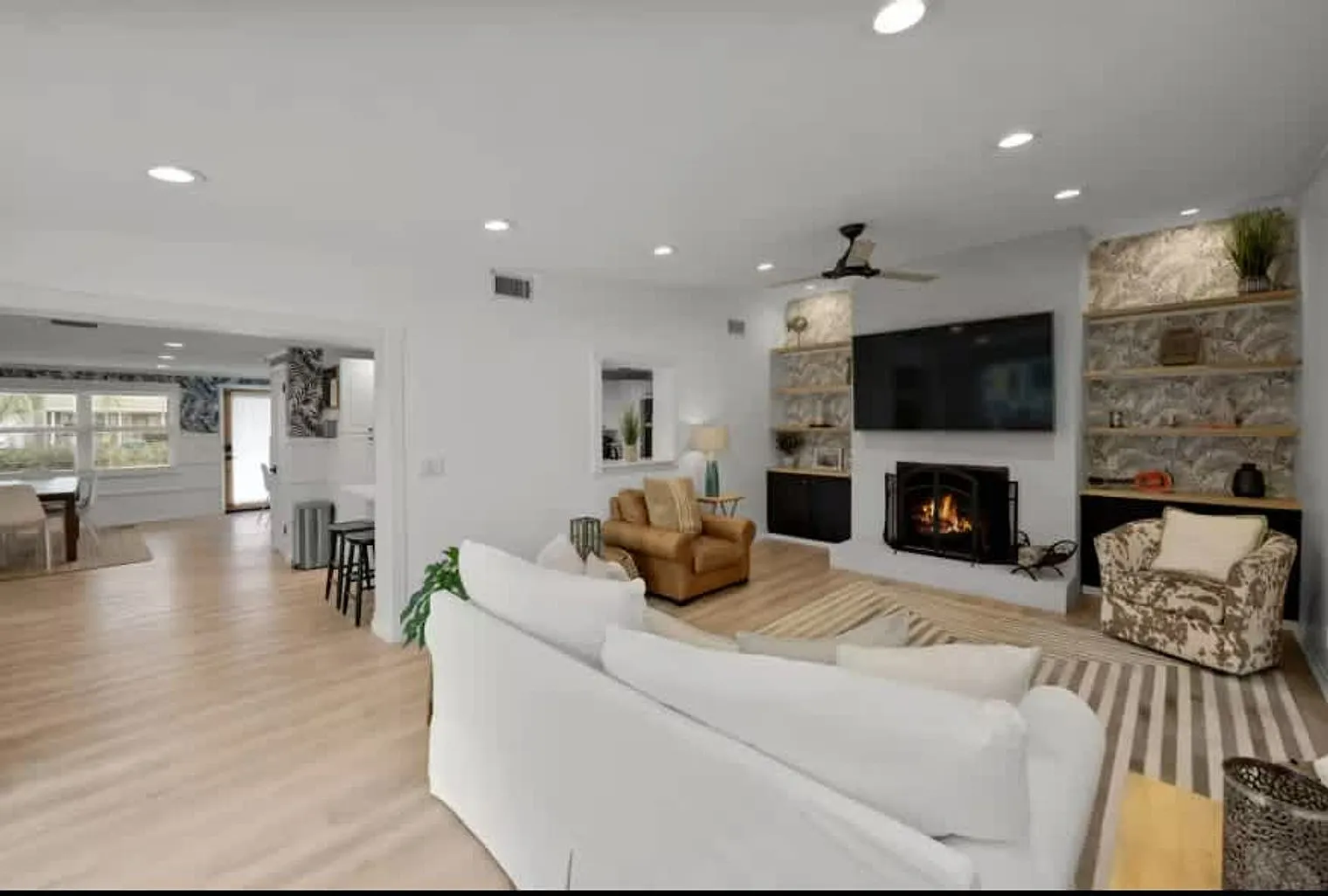 4 bed, 2.0 bath, 1969 sqft, $7,369 — Photo 4