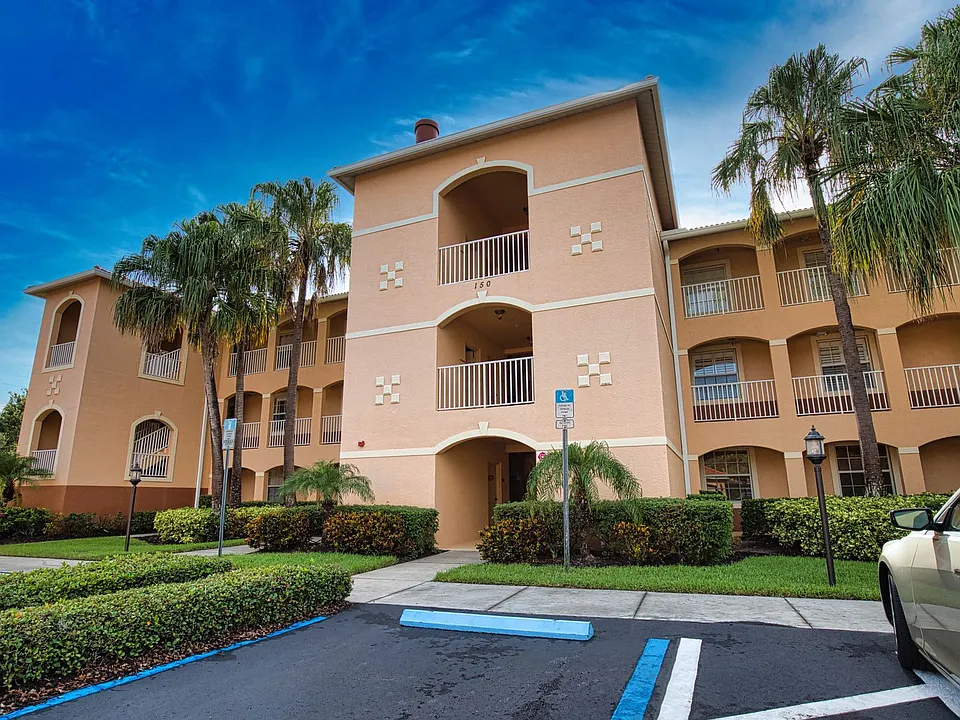 150 L Pavia Blvd #32
