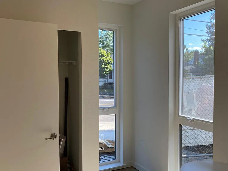 2000 SE Tacoma St #4 — Photo 6