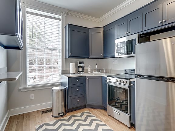 3rd image of 412 W Franklin St #D