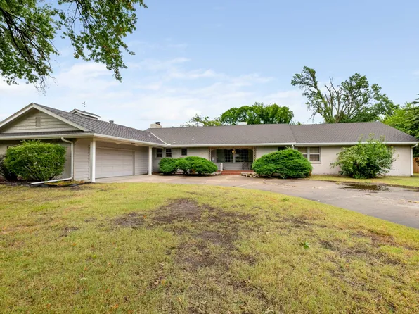 1348 N Estate Ct, Wichita, KS 67208