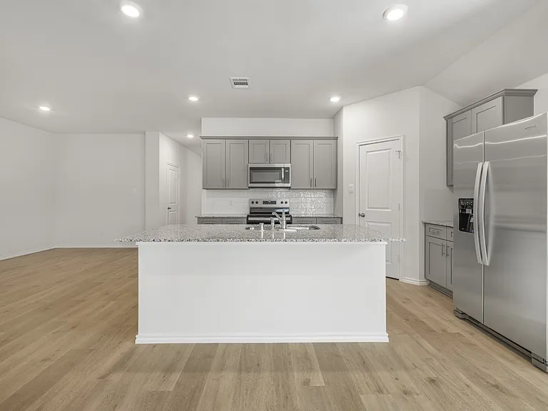1543 Brooke Dr — Photo 3