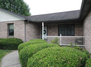 230 Winterberry Dr, Belleville, IL