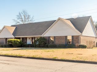 105 W Oak Hill Dr, Florence, AL 35633