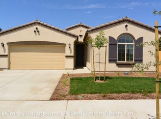 3225 S Meadowbrook St, Visalia, CA 93292