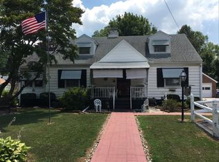 32 Woodland View Dr, York, PA 17406