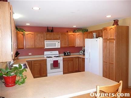Extra large kitchen with plenlty of storage
