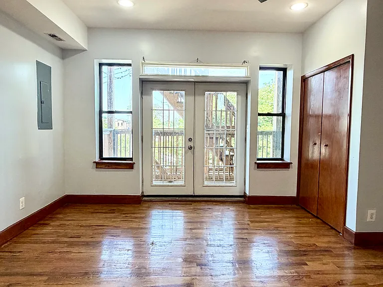 916 Whitelock St #200 — Photo 7