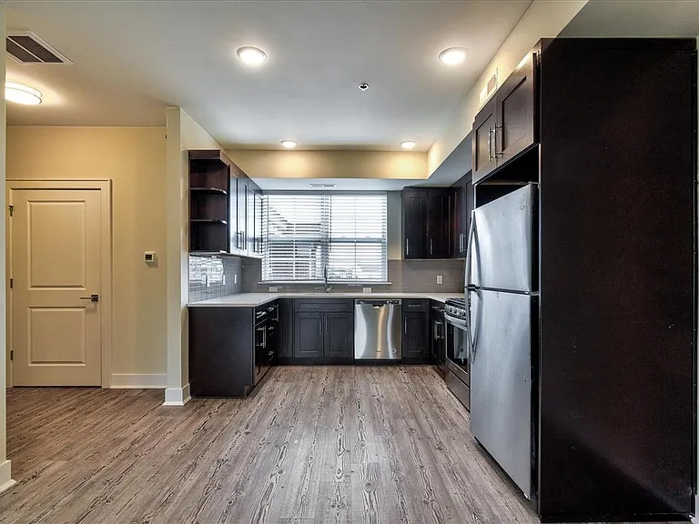 25 Hillside Ave #109 — Photo 7