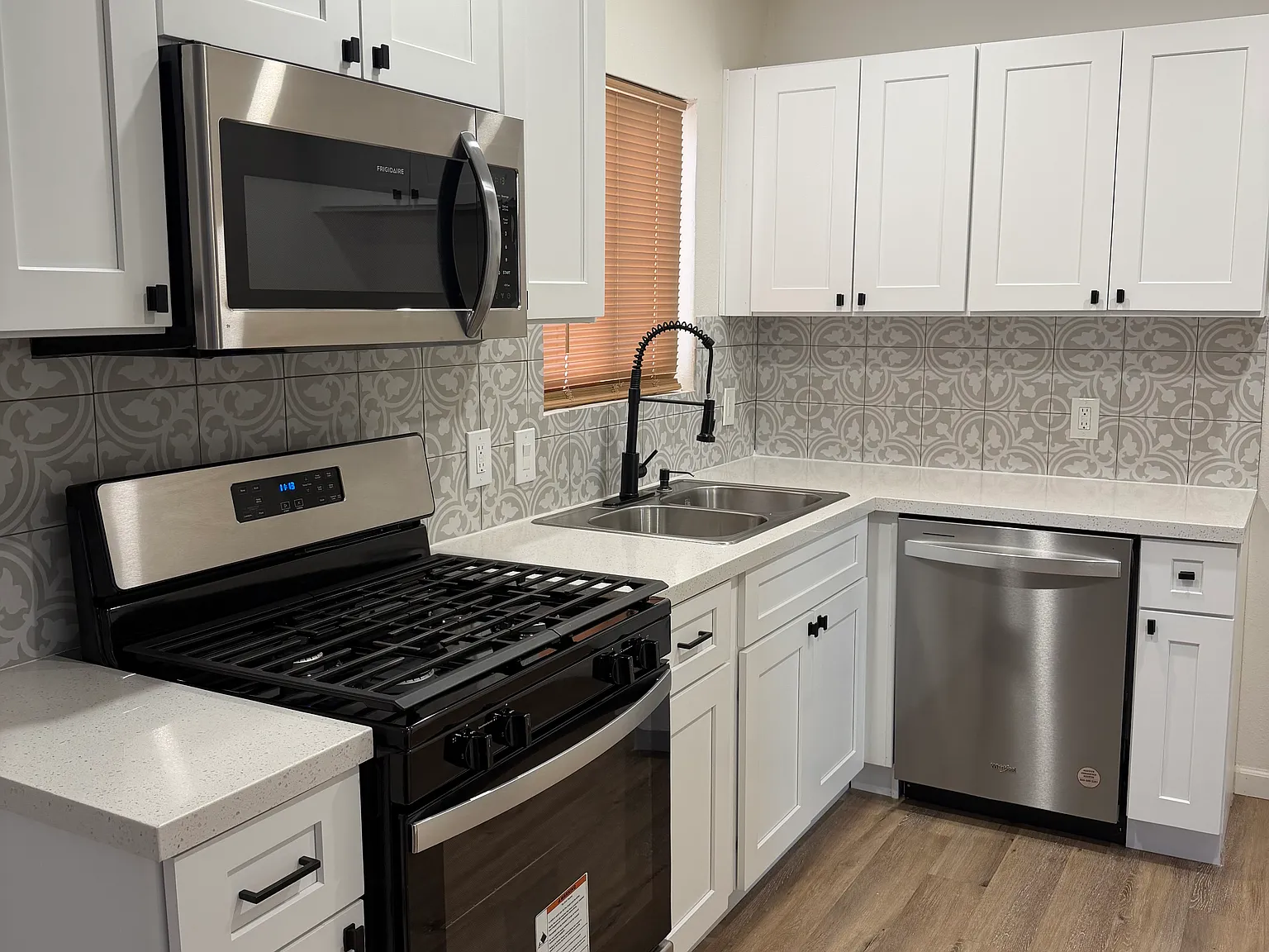 3 bed, 1011 sqft, $3,500 — Photo 3