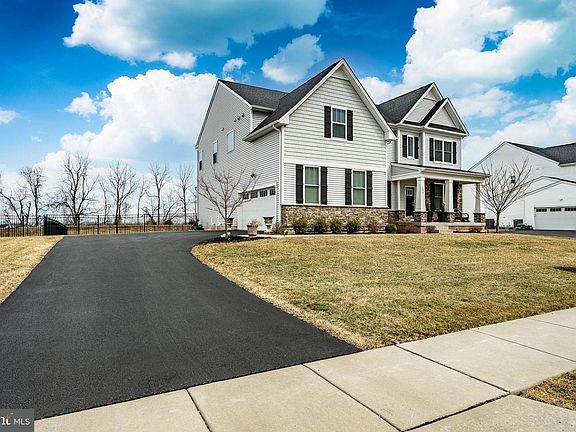 3rd image of 132 Violet Way