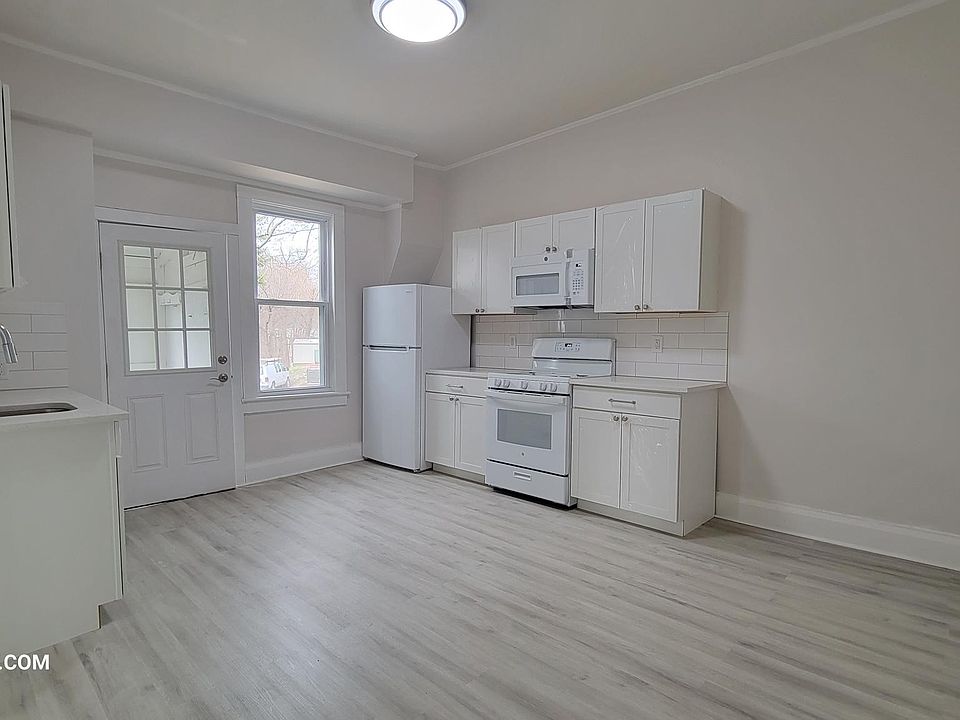 1st image of 52 Main St #1