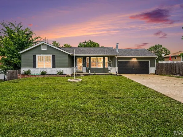 717 Walnut Rdg, Fenton, MO 63026