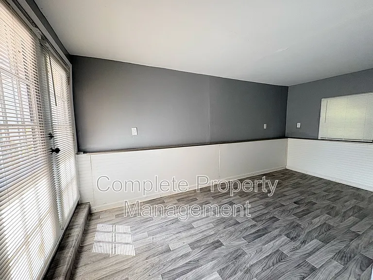 3016 33rd Ct N — Photo 4