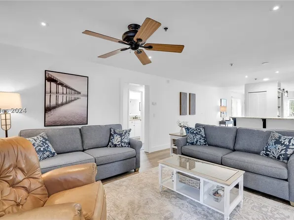 50 Yacht Cove Dr APT 220, Hilton Head Island, SC 29928