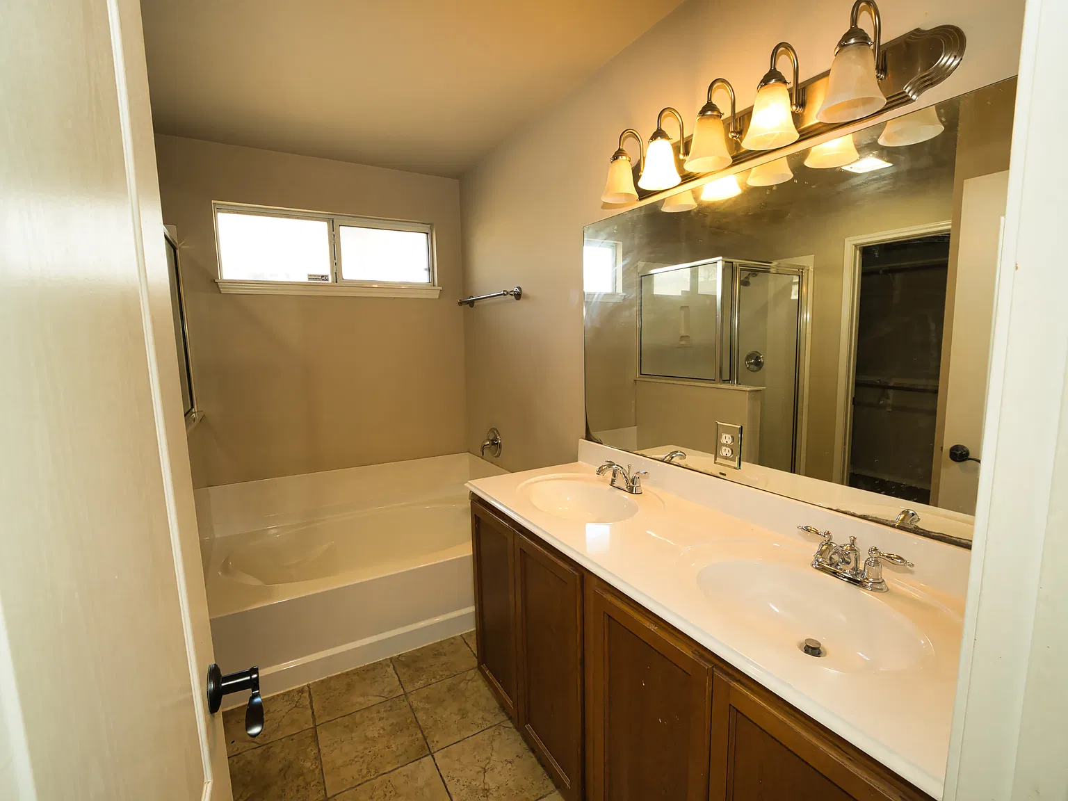 3 bed, 1799 sqft, $2,100 — Photo 3