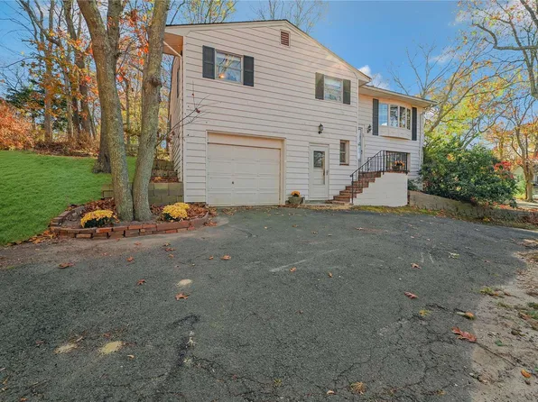 36 Wildwood Road, Wading River, NY 11792