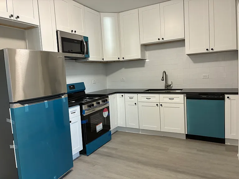 1542 Victoria Ave #2 — Photo 6