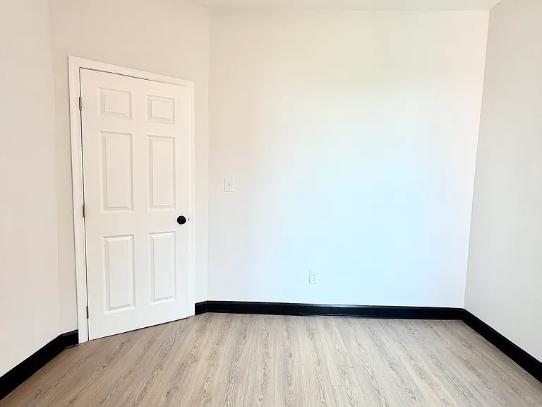 2525 W Lafayette Ave — Photo 14