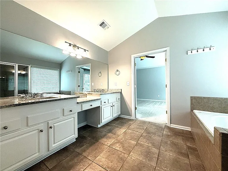 1310 Rosewood Dr — Photo 18