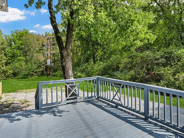 2112B Sanborn Dr — Photo 30
