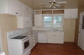 2nd image of 1411 Travis St