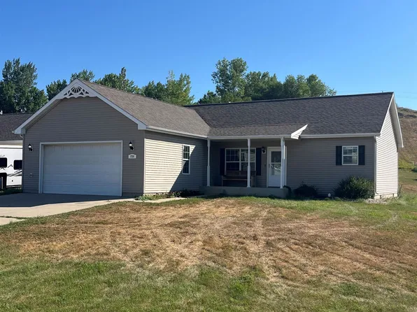 1731 Rivers Edge Dr SE, Minot, ND 58701
