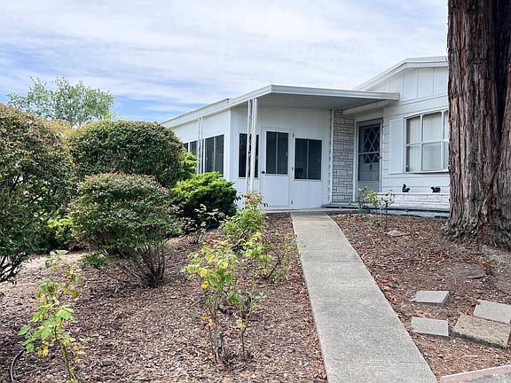 3rd image of 155 Sequoia Circle