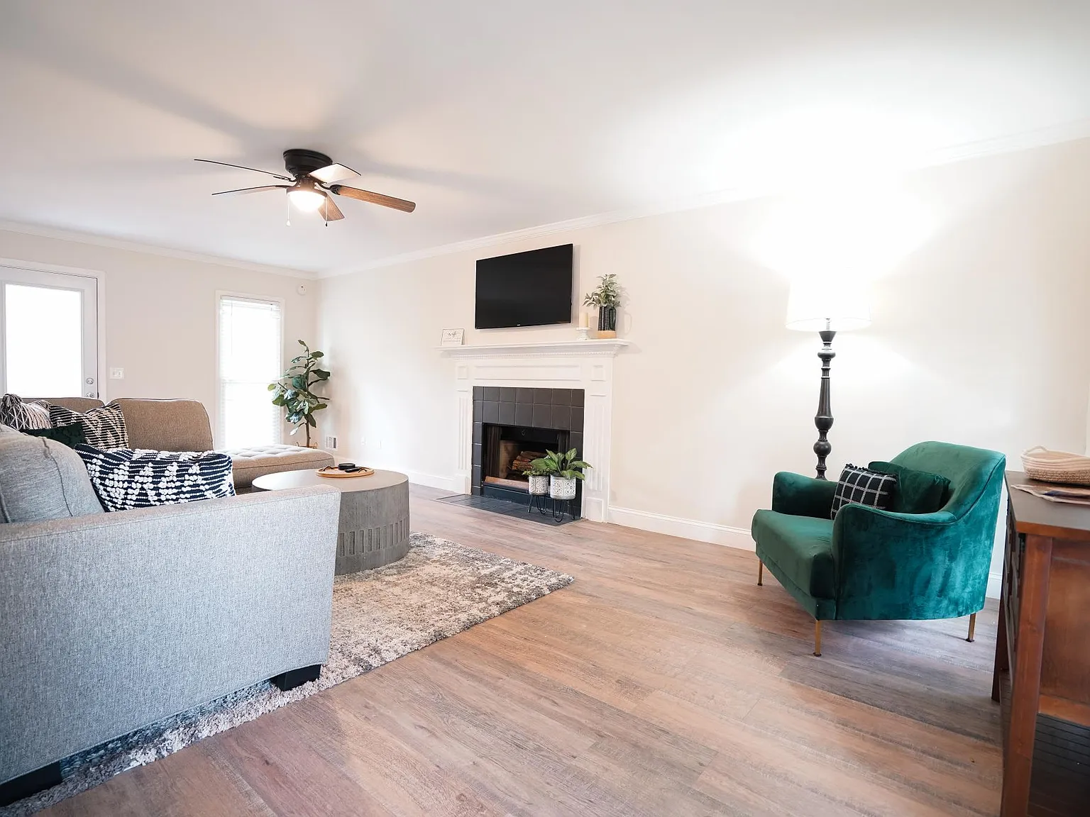 3 bed, 1639 sqft, $2,400 — Photo 2