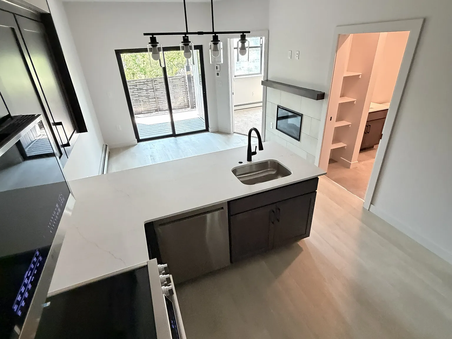 1 bed, 454 sqft, $2,400 — Photo 2