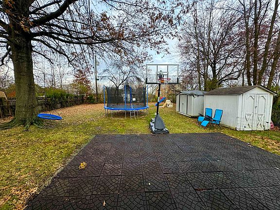 5th image of 2457 Woodhill Dr
