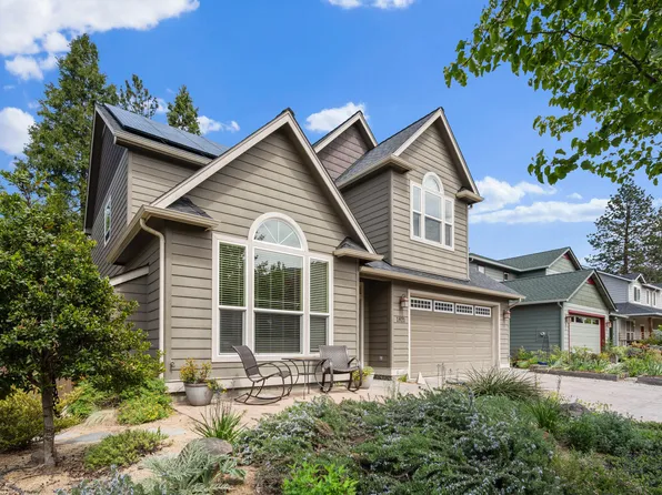 1821 Summer Pl, Talent, OR 97540