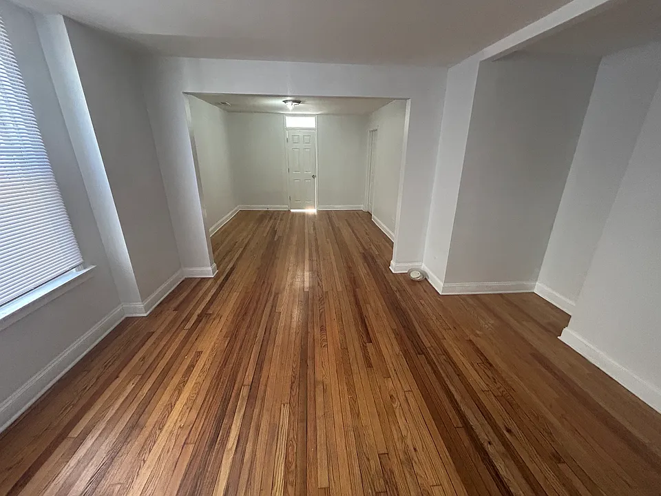 3508 W Montrose Ave #2F